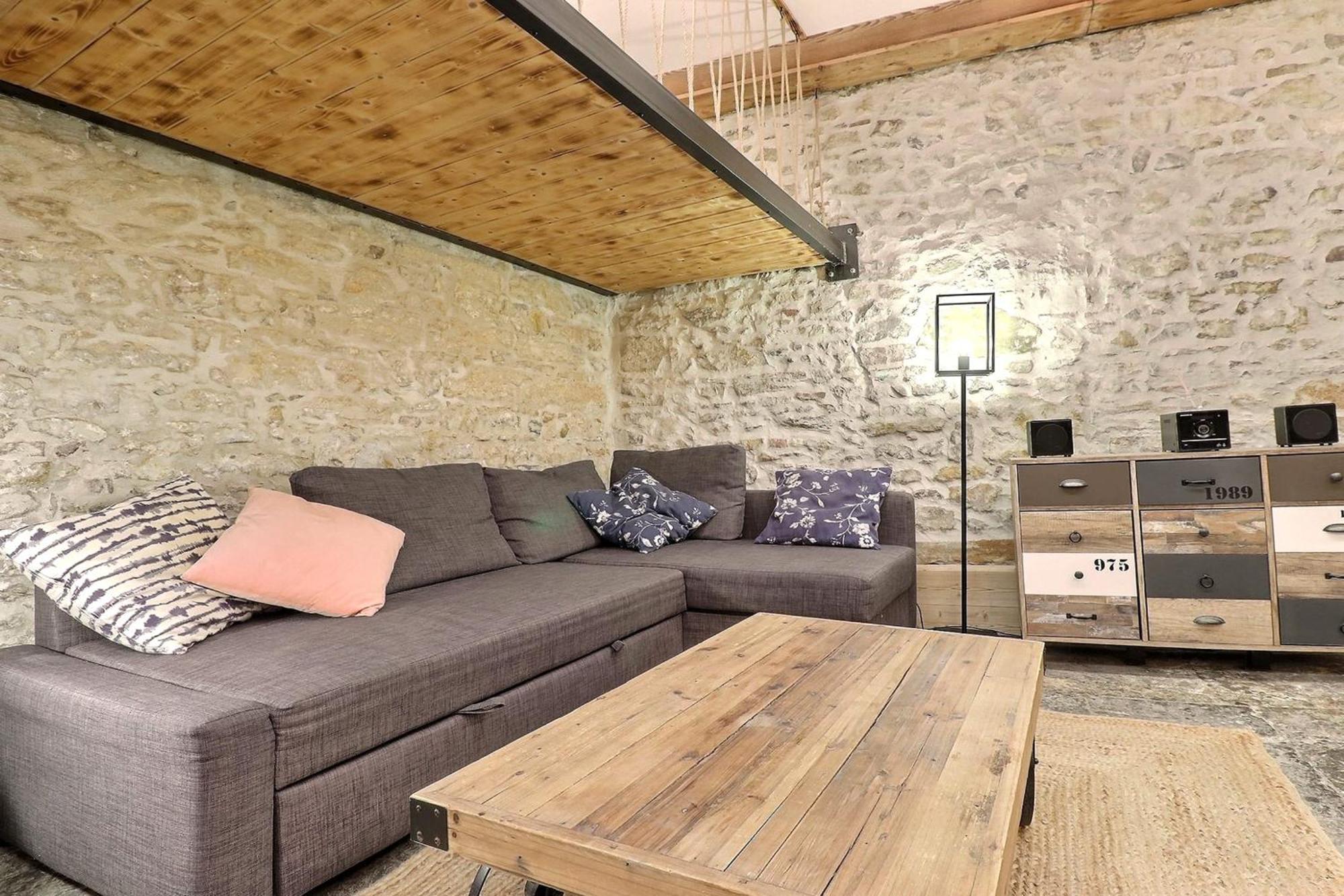 Le Blandan Spacious And Cozy - 1st Apartment